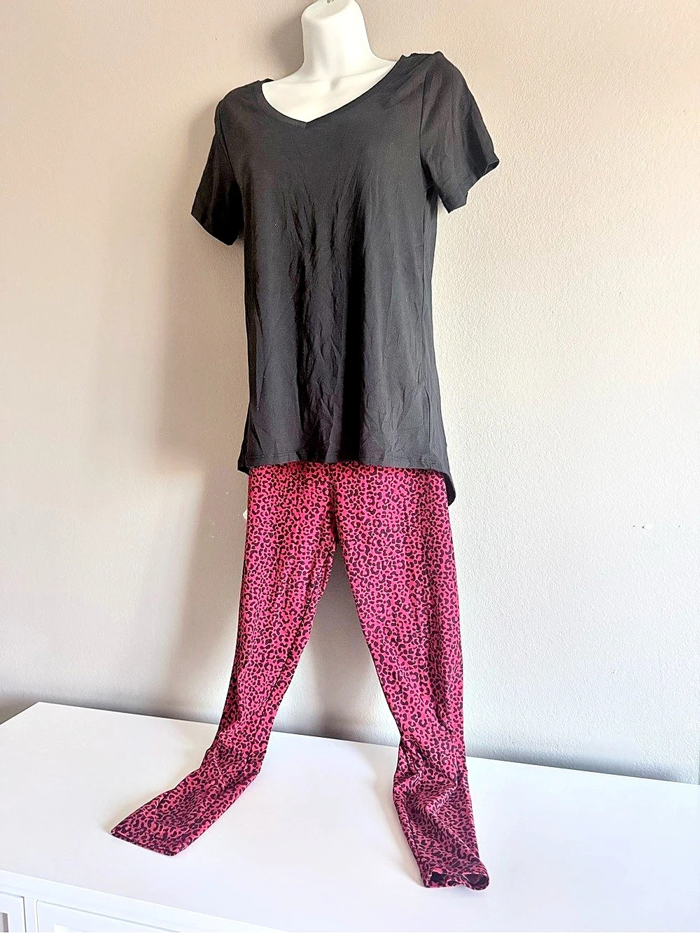 Black and Red Leopard Leggings